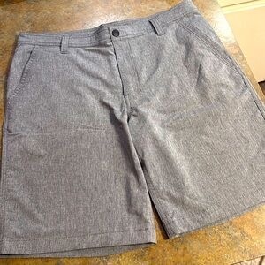 G H Bass Co. Mens Shorts grey Flat Front golf hiking Shorts Size 34 nwot